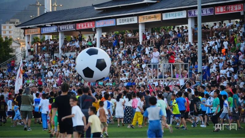 精彩的足球赛事,球迷们热情高涨 精彩的足球赛事,球迷们热情高涨
