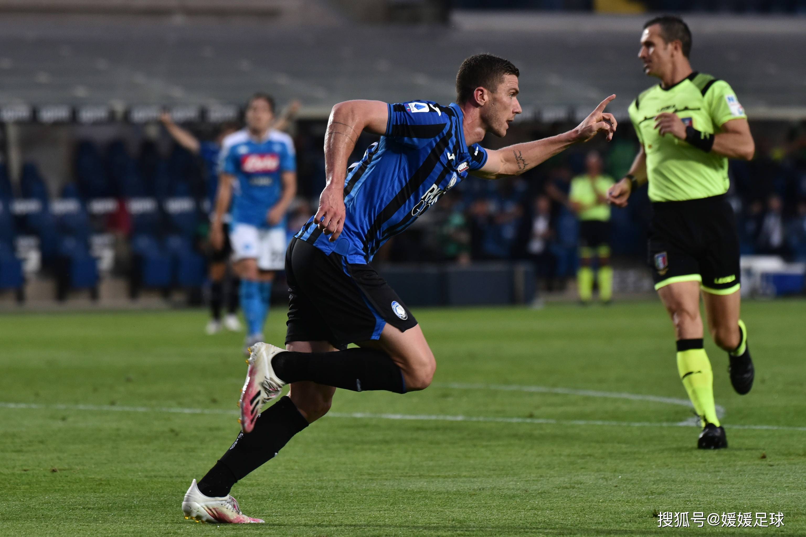 足球球队在国外取得了不俗的成绩! 足球球队在国外取得了不俗的成绩!