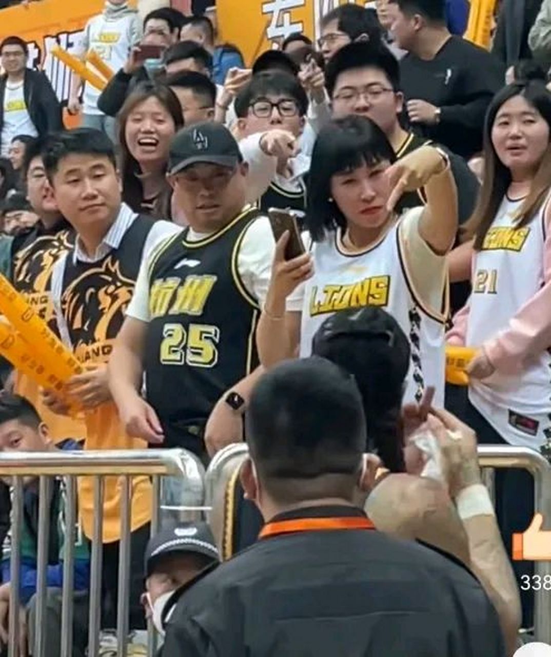 河北男篮主场不利,球迷期待球队客场逆转 河北男篮主场不利,球迷期待球队客场逆转