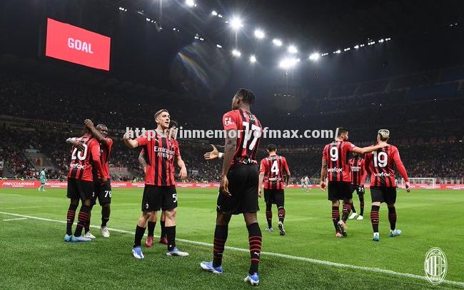 AC米兰备战欧冠淘汰赛,球迷期待球队再创辉煌 AC米兰备战欧冠淘汰赛,球迷期待球队再创辉煌