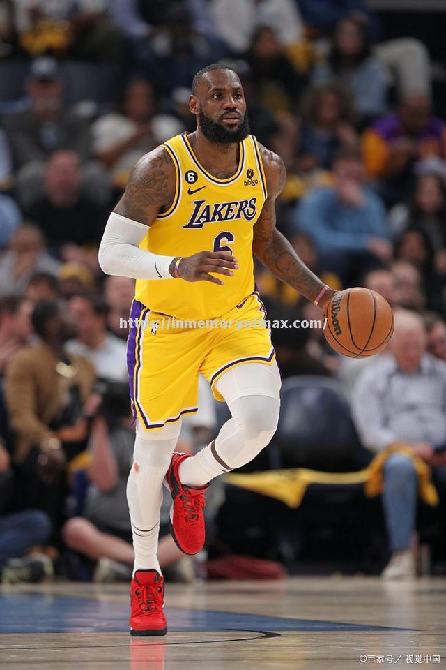 星空体育-詹姆斯季后赛表现超神，凭借一己之力引领球队晋级