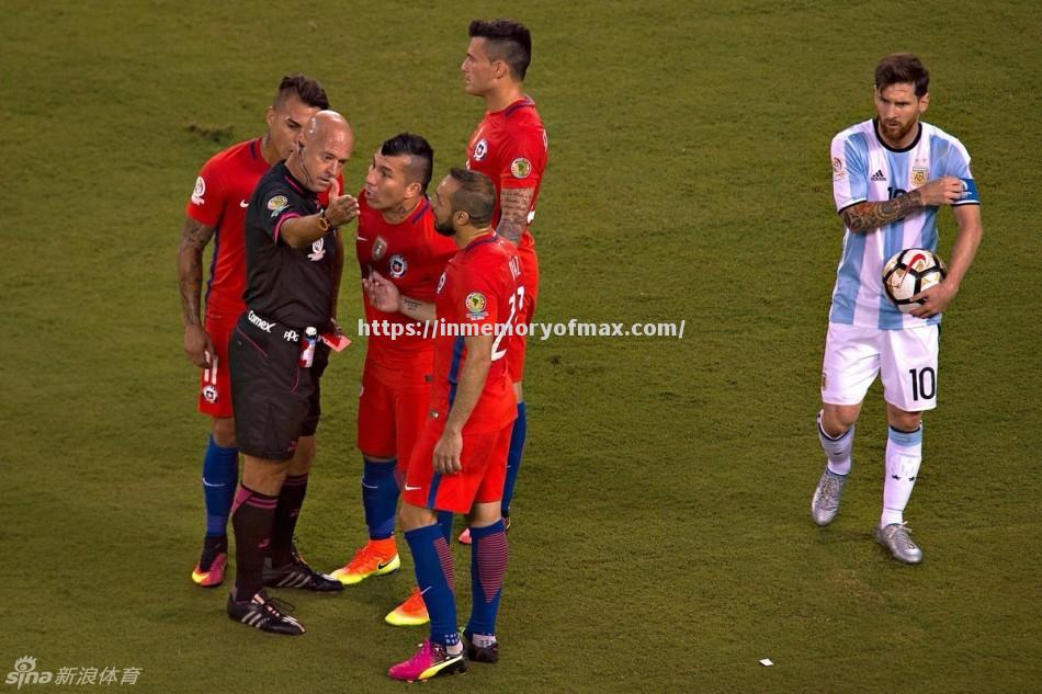 赛场精彩瞬间:智利队力压对手取胜 赛场精彩瞬间:智利队力压对手取胜