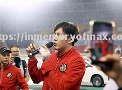 足球队胜负交替,保持握手礼习惯 足球队胜负交替,保持握手礼习惯