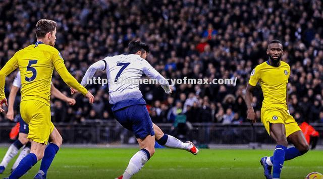 两支球队进行关键比赛角逐,劲敌对决 两支球队进行关键比赛角逐,劲敌对决