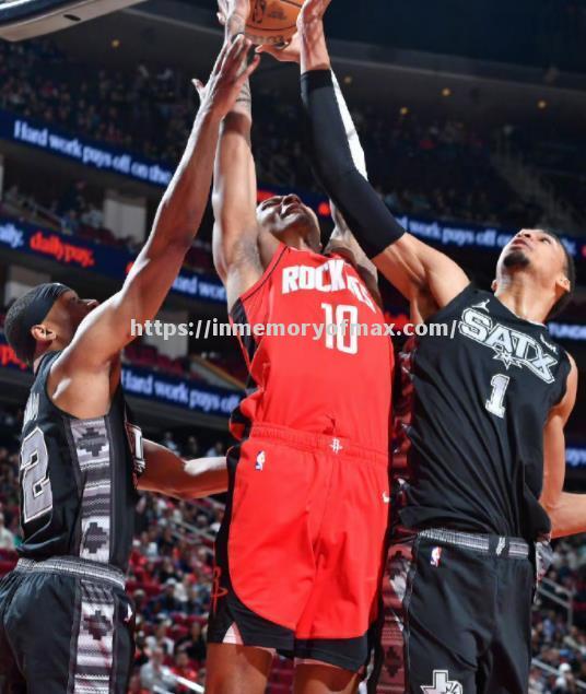 前锋球员的射门技巧成为球队的利器 前锋球员的射门技巧成为球队的利器