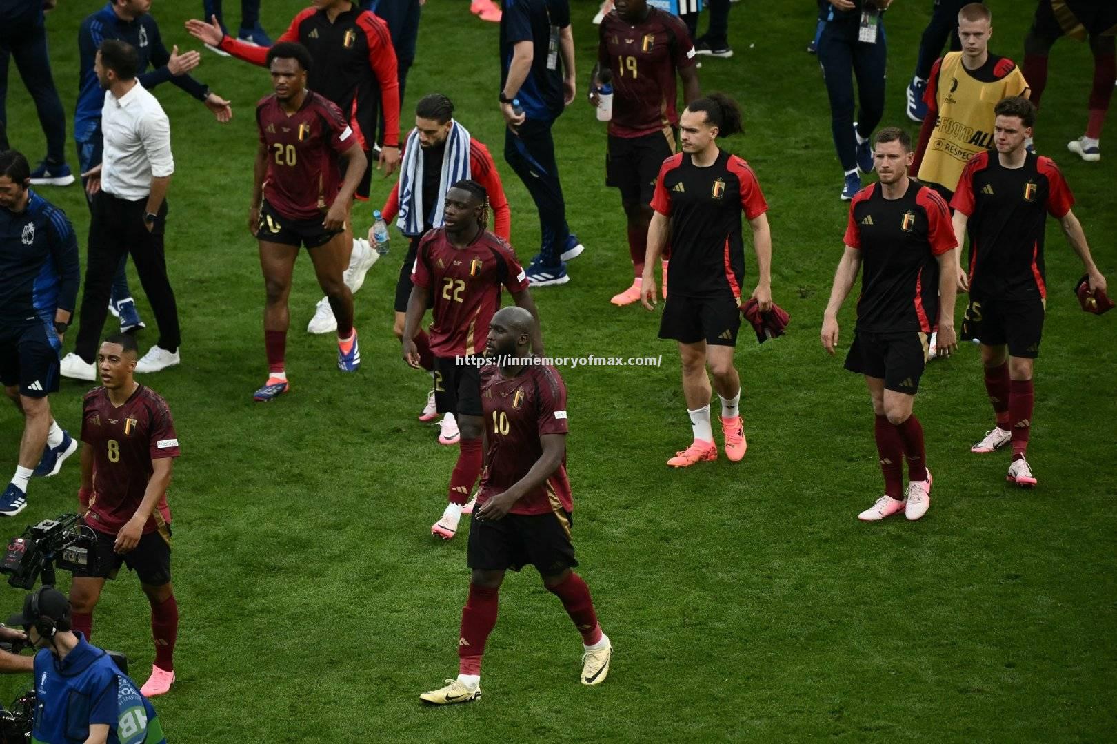 斯洛伐克队在与罗马尼亚队的较量中艰难取胜 斯洛伐克队在与罗马尼亚队的较量中艰难取胜