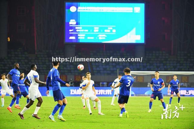 申花主场不敌泰达,球队表现令人失望 申花主场不敌泰达,球队表现令人失望