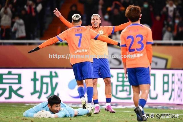 鲁能球员间配合默契,取得连胜势头 鲁能球员间配合默契,取得连胜势头