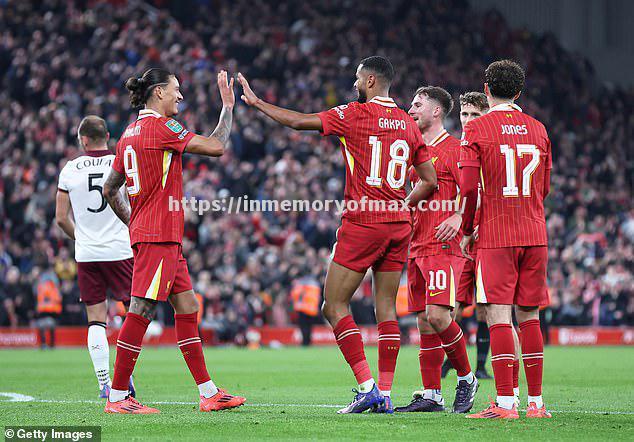 马赛队主场失利球员深夜训练备战下场 马赛队主场失利球员深夜训练备战下场