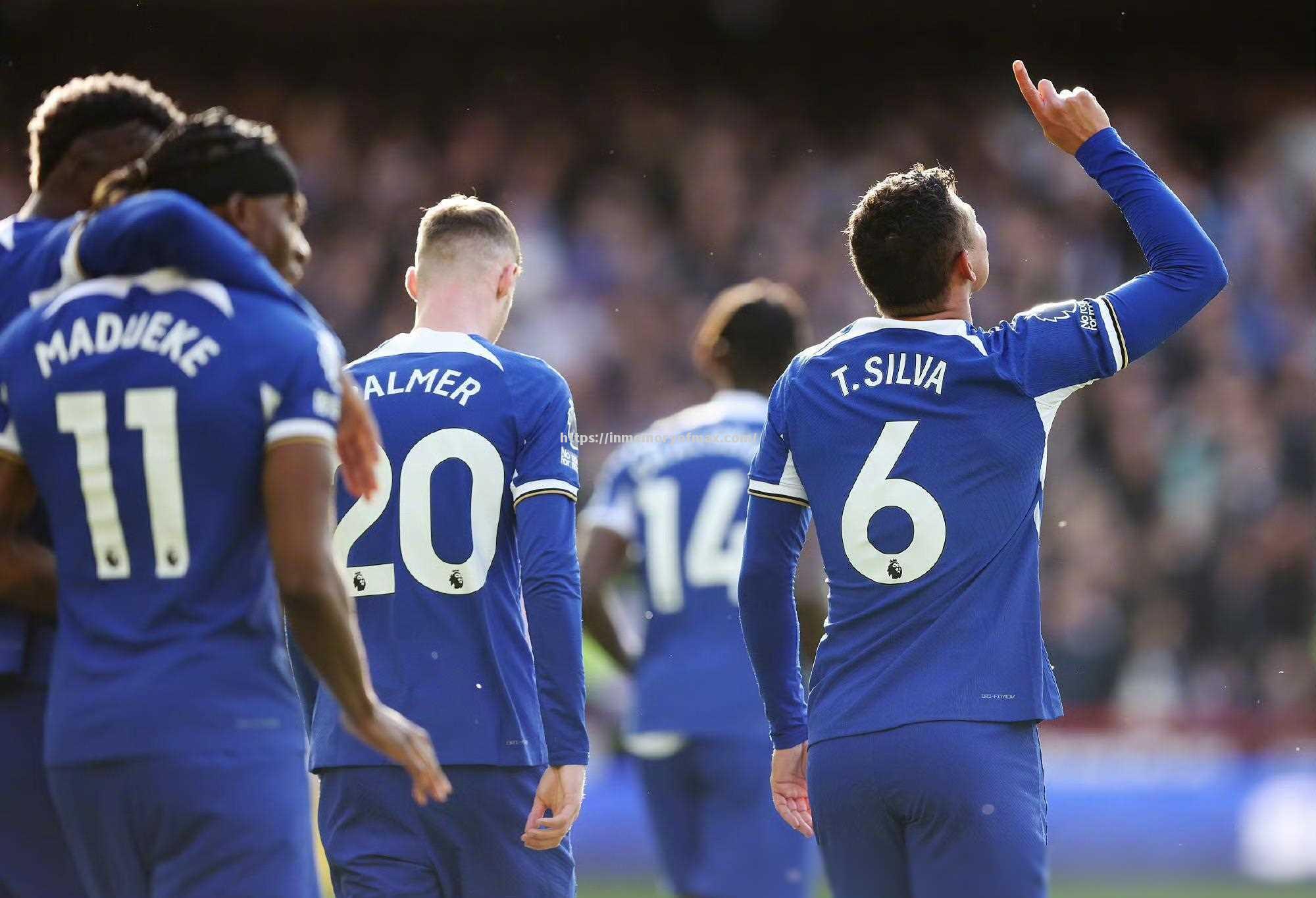 曼联主场失利,遭遇阿森纳逆转 曼联主场失利,遭遇阿森纳逆转