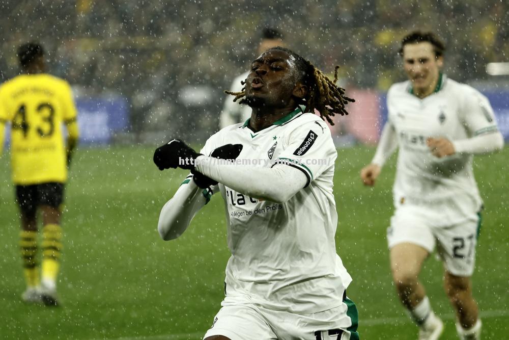 門兴格拉德巴赫队客场大胜,重返德甲前十位 門兴格拉德巴赫队客场大胜,重返德甲前十位