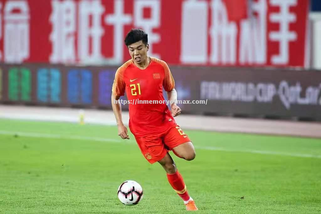 青年足球运动员大显身手,实力强劲 青年足球运动员大显身手,实力强劲