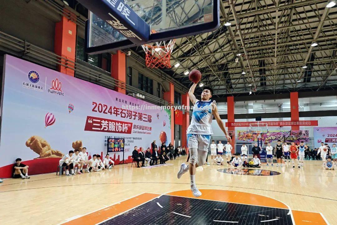 星空体育-球赛中球员发挥出色，场面激动人心