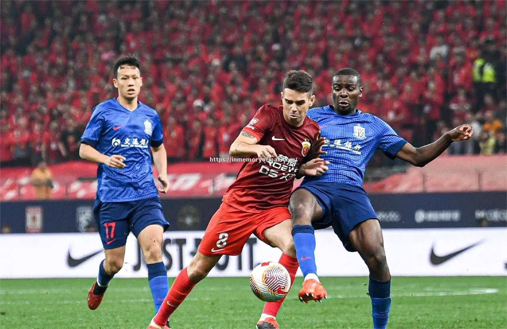 星空体育-中超赛场上双方球队展开激烈角逐