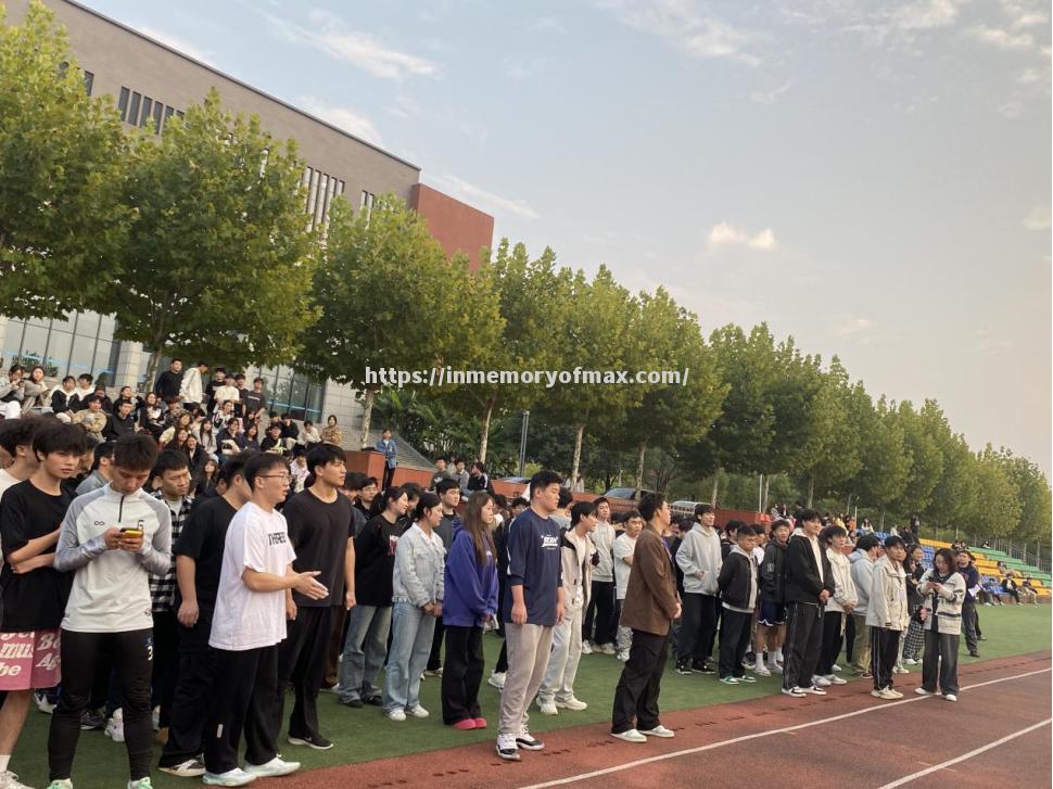 比赛最后一刻,紧张气氛达到巅峰 比赛最后一刻,紧张气氛达到巅峰