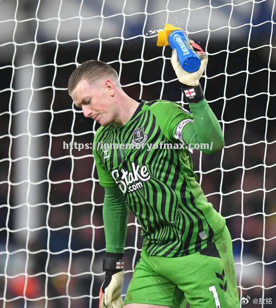 南安普顿手握胜利,球队士气高涨迎接未来挑战! 南安普顿手握胜利,球队士气高涨迎接未来挑战!